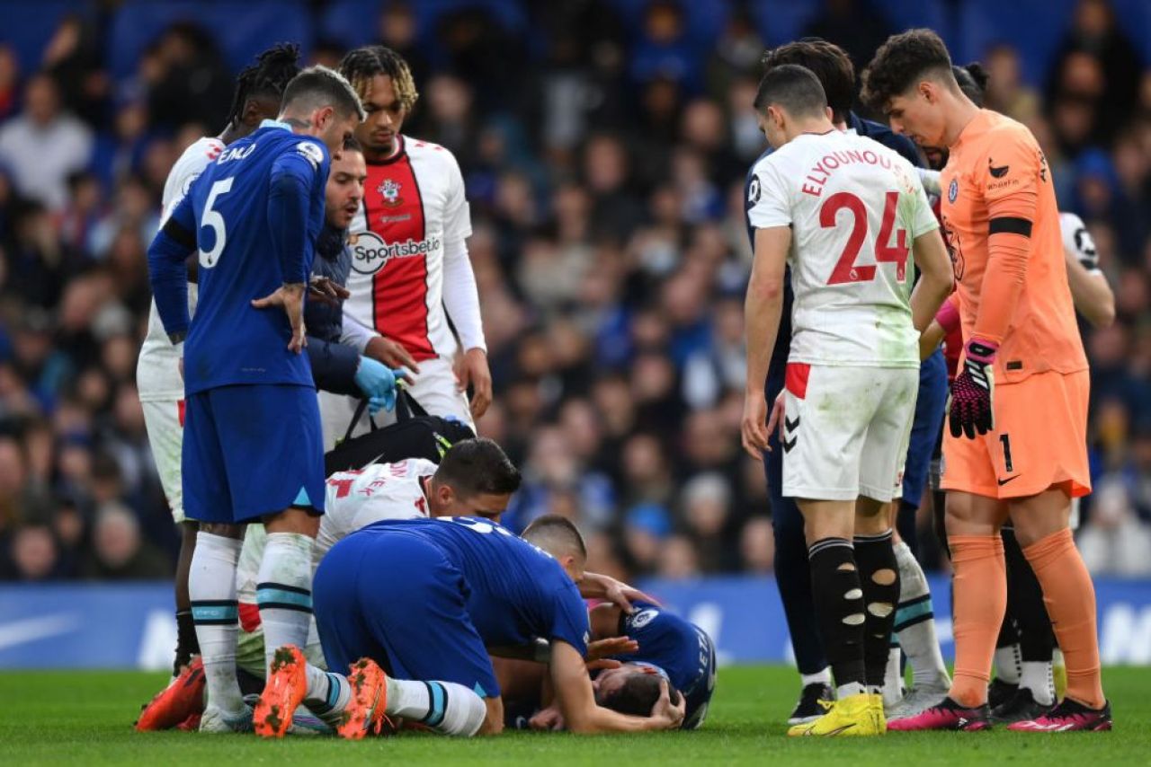 Chelsea, învinsă pe teren propriu de ultima clasată! Căpitanul londonezilor, scos pe targă după o intrare horror! Care e starea sa _5