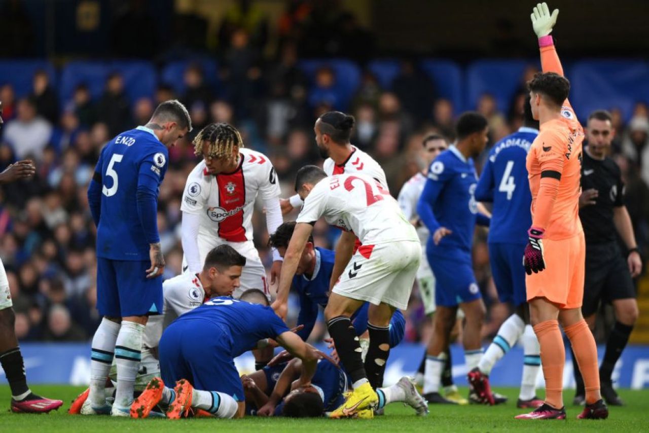 Chelsea, învinsă pe teren propriu de ultima clasată! Căpitanul londonezilor, scos pe targă după o intrare horror! Care e starea sa _7