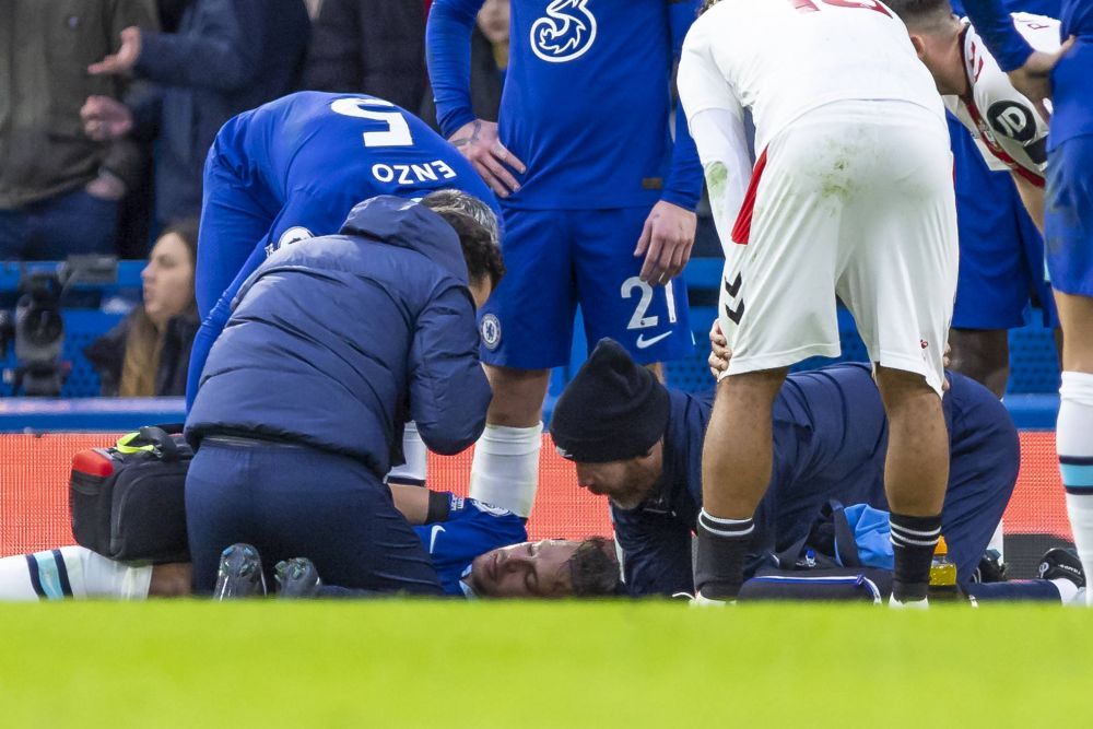 Chelsea, învinsă pe teren propriu de ultima clasată! Căpitanul londonezilor, scos pe targă după o intrare horror! Care e starea sa _9