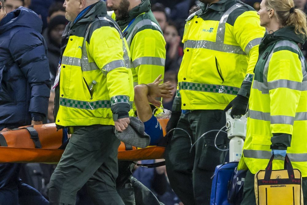 Chelsea, învinsă pe teren propriu de ultima clasată! Căpitanul londonezilor, scos pe targă după o intrare horror! Care e starea sa _12