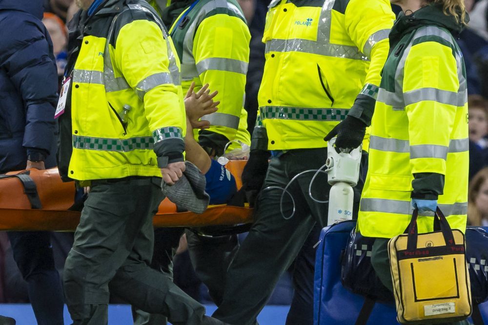 Chelsea, învinsă pe teren propriu de ultima clasată! Căpitanul londonezilor, scos pe targă după o intrare horror! Care e starea sa _13