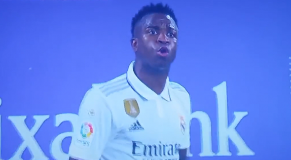 Vinicius și-a ieșit din minți pe teren. Insulte grave la adresa arbitrului + moment de reculegere stricat_4