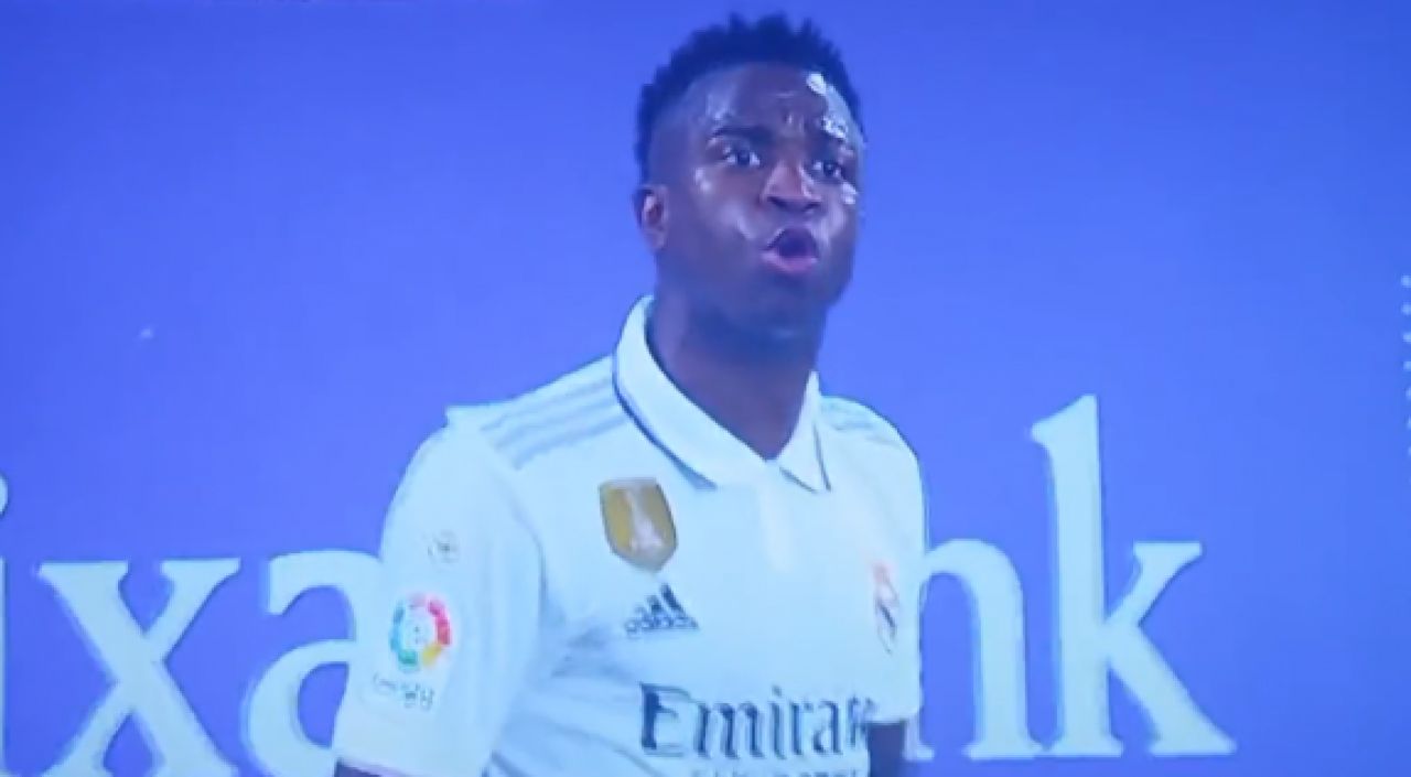 Vinicius și-a ieșit din minți pe teren. Insulte grave la adresa arbitrului + moment de reculegere stricat_4