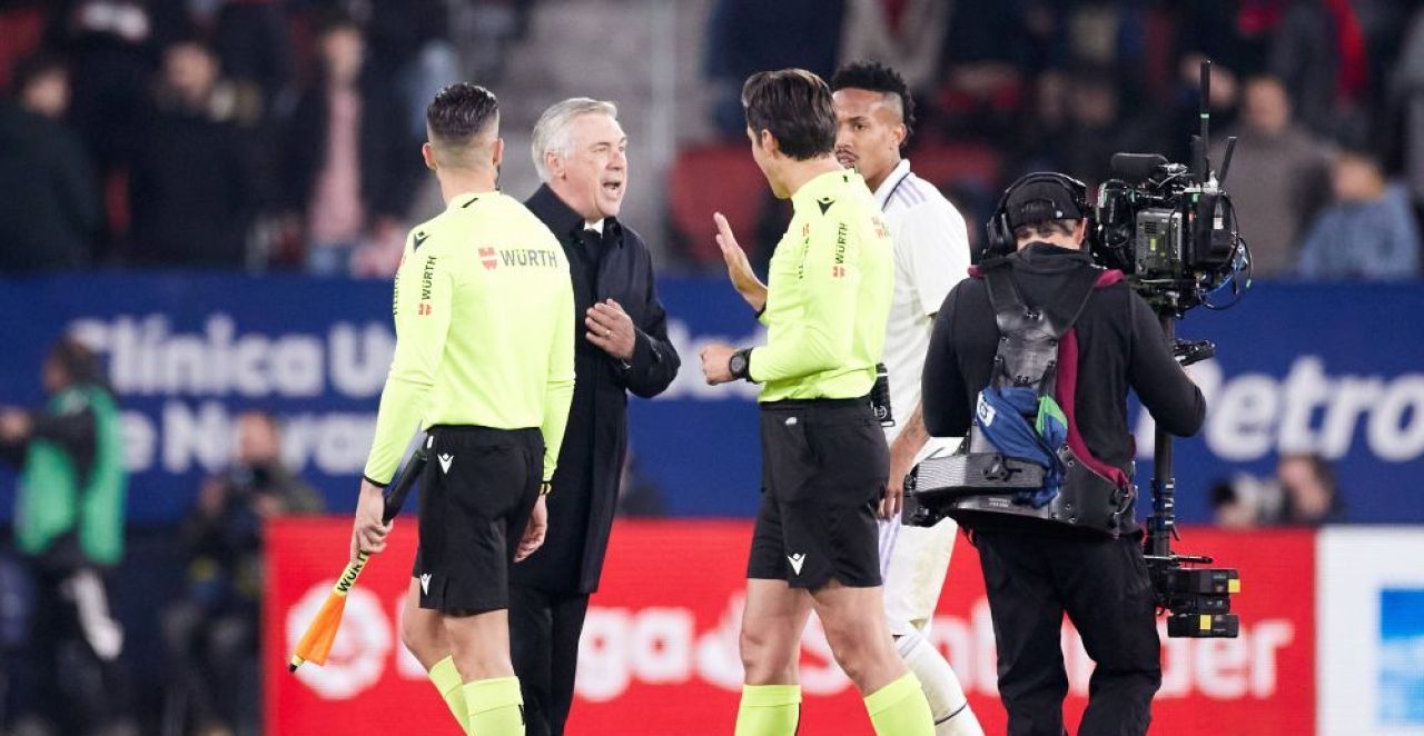 Carlo Ancelotti s-a dezlănțuit în pauza meciului cu Osasuna! S-a dus țintă la arbitru și a început să țipe la el _6