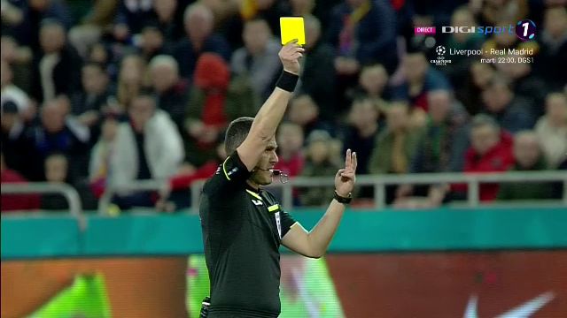 Tavi Popescu, iertat de un cartonaș roșu? A comis două faulturi în aceeași fază. Ce semn i-a făcut arbitrul_1
