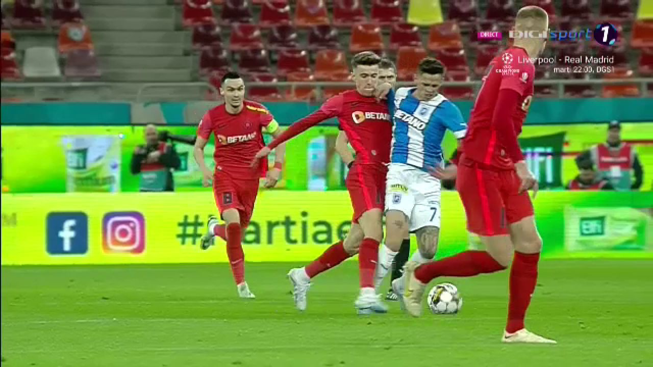 Tavi Popescu, iertat de un cartonaș roșu? A comis două faulturi în aceeași fază. Ce semn i-a făcut arbitrul_5
