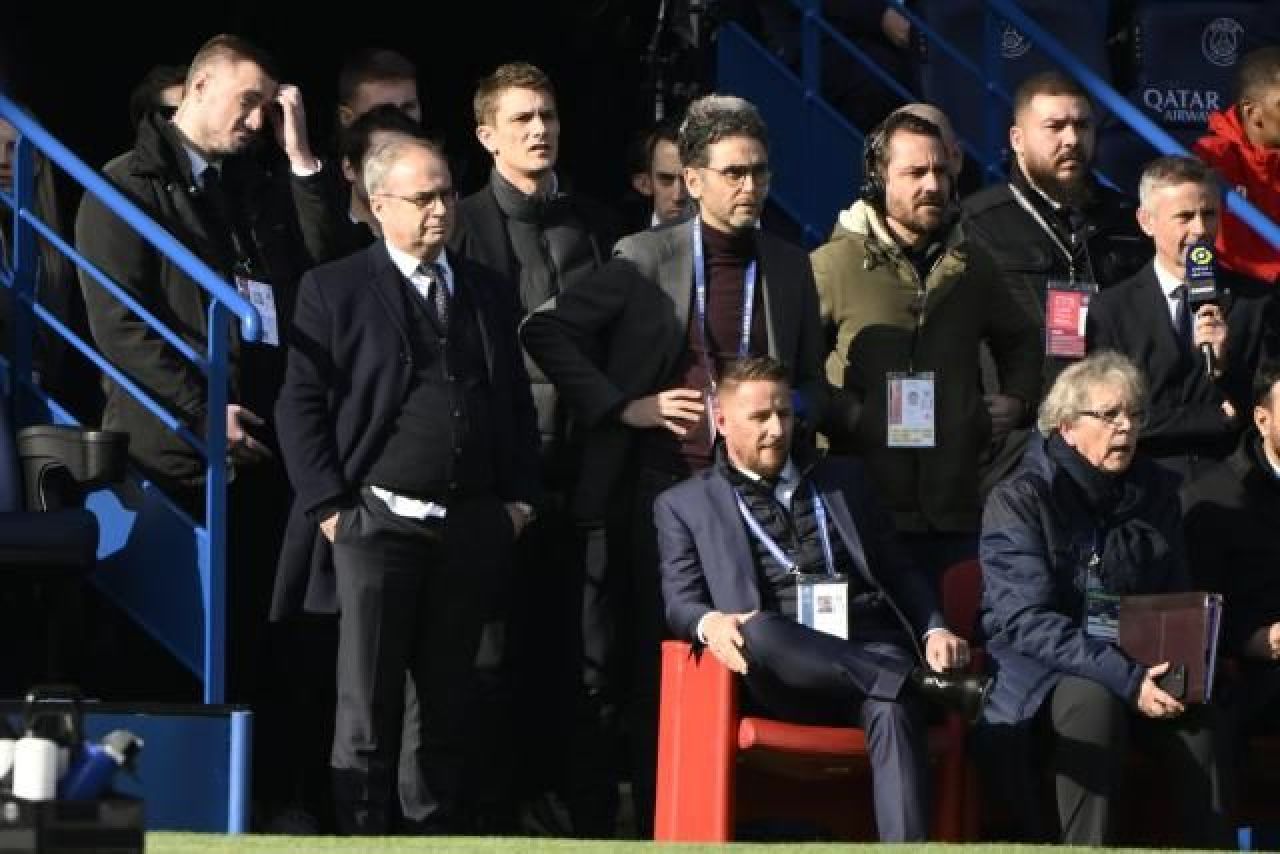 Imagini incredibile pe PSG - Lille 4-3. Luis Campos a coborât din tribune pentru a da indicații: reacția lui Christophe Galtier_3