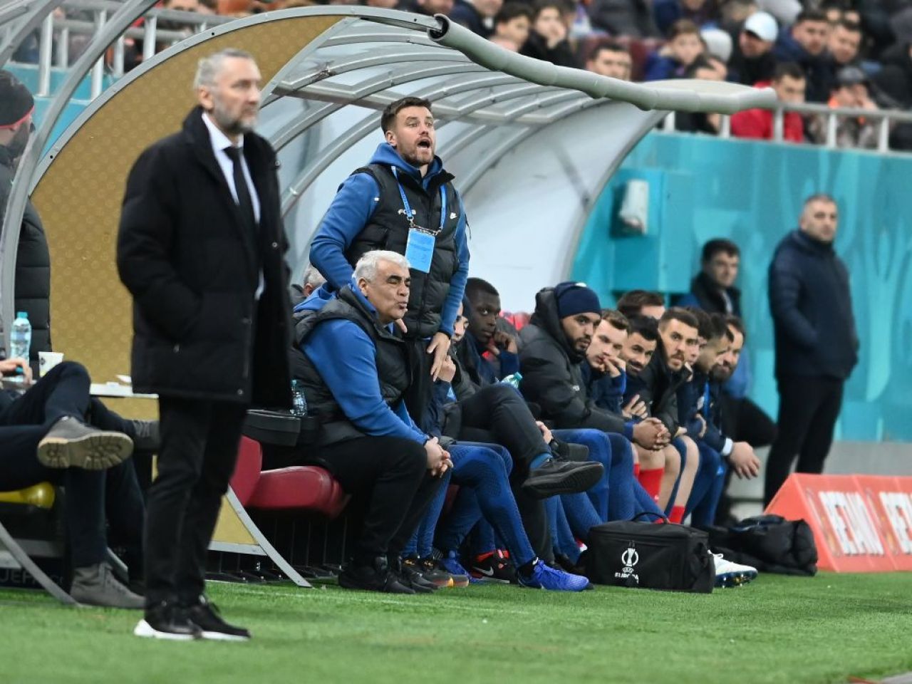 Pintilii nu s-a putut abține! Cum a fost surprins ”delegatul” de la FCSB, în timpul meciului cu Universitatea Craiova_1