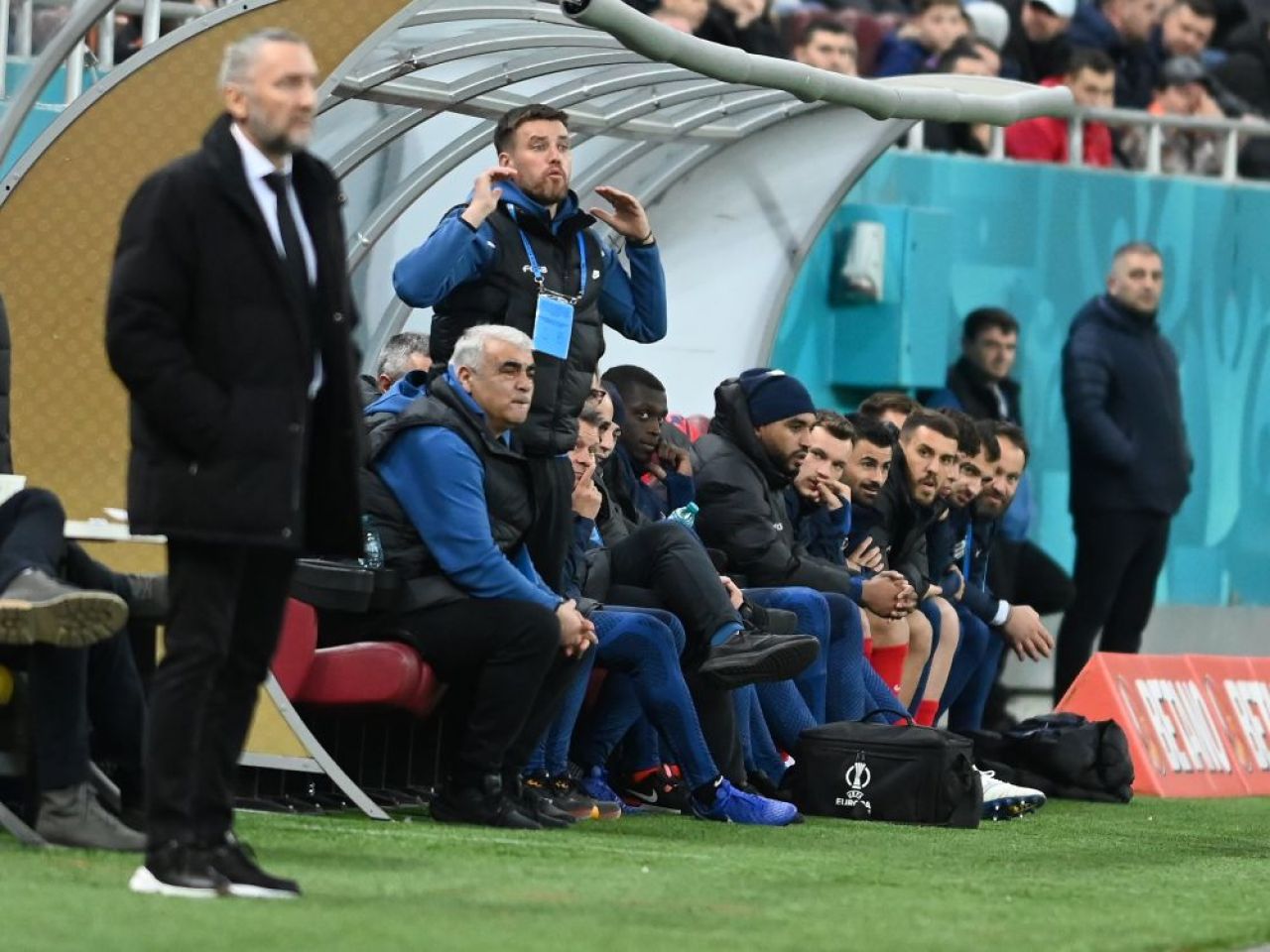 Pintilii nu s-a putut abține! Cum a fost surprins ”delegatul” de la FCSB, în timpul meciului cu Universitatea Craiova_4