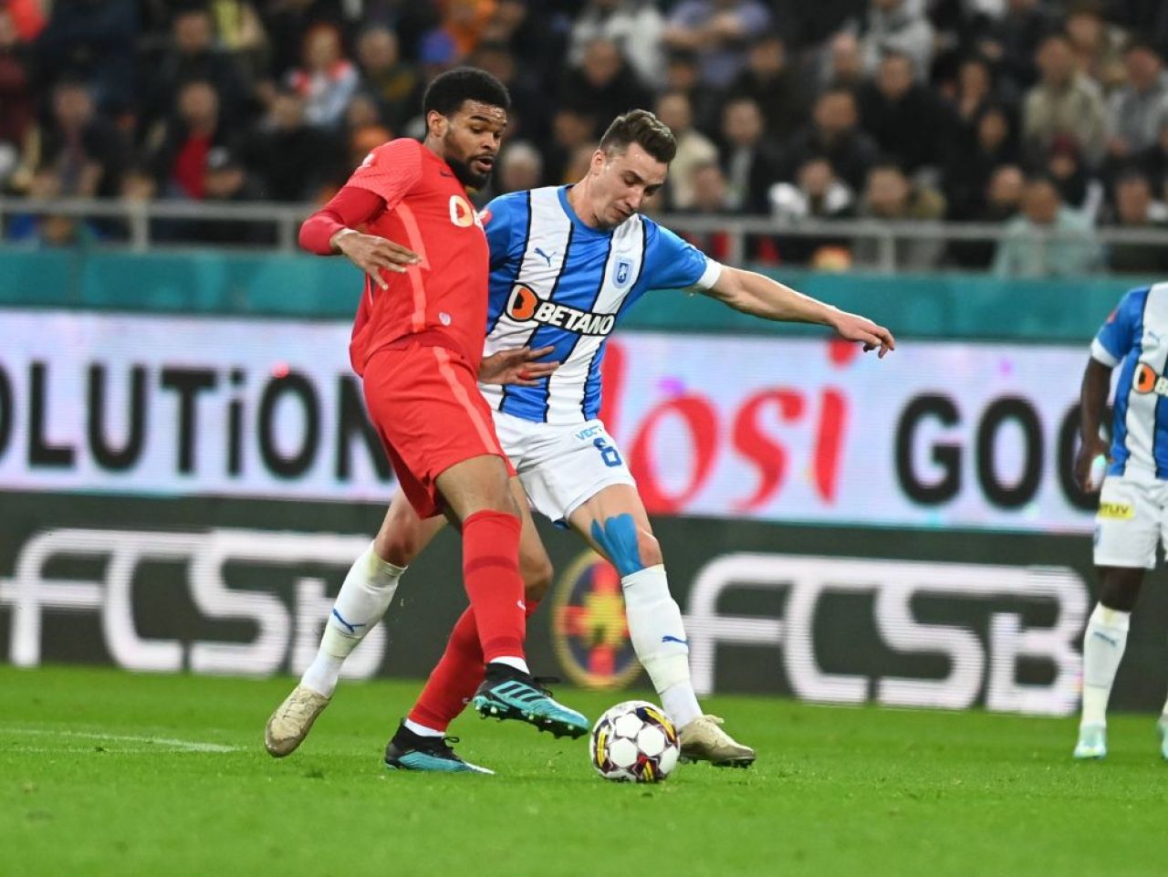 Pintilii nu s-a putut abține! Cum a fost surprins ”delegatul” de la FCSB, în timpul meciului cu Universitatea Craiova_7