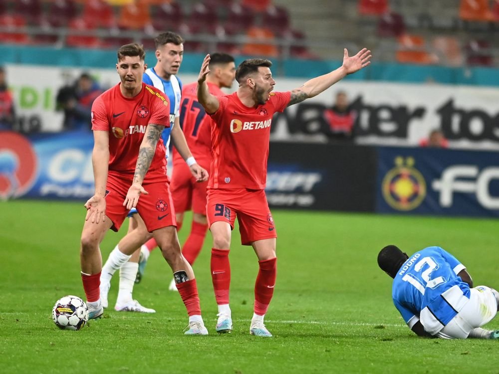 Pintilii nu s-a putut abține! Cum a fost surprins ”delegatul” de la FCSB, în timpul meciului cu Universitatea Craiova_14