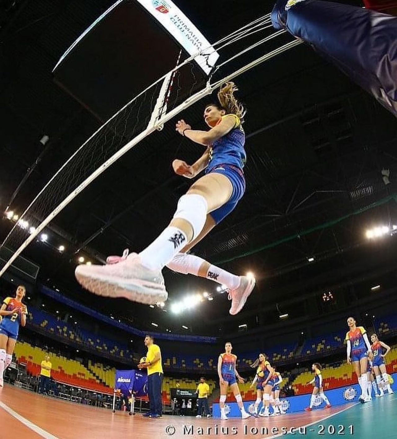 A fost la un pas de handbal, dar a ales voleiul! În 2022 a fost cea mai bună. „Rodax”, frumoasa care „plutește” deasupra fileului_4