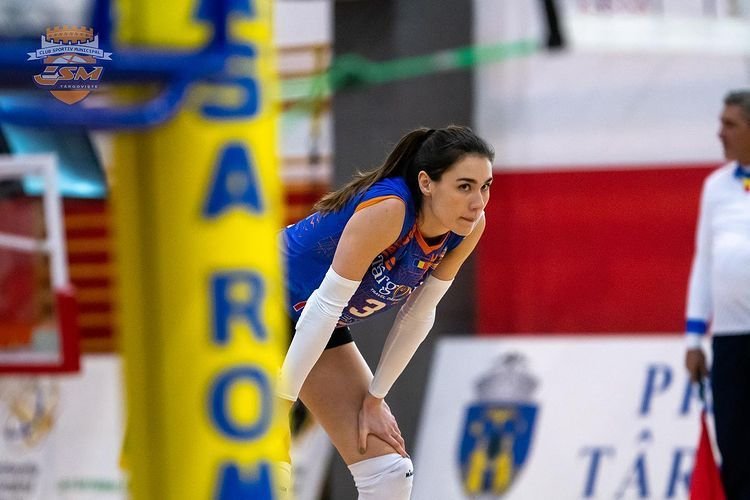 A fost la un pas de handbal, dar a ales voleiul! În 2022 a fost cea mai bună. „Rodax”, frumoasa care „plutește” deasupra fileului_10