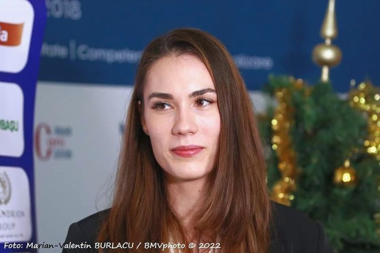 A fost la un pas de handbal, dar a ales voleiul! În 2022 a fost cea mai bună. „Rodax”, frumoasa care „plutește” deasupra fileului_14