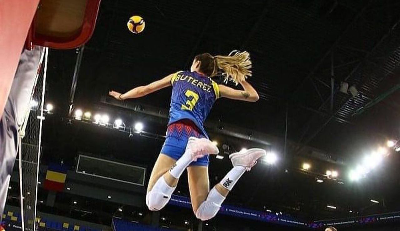 A fost la un pas de handbal, dar a ales voleiul! În 2022 a fost cea mai bună. „Rodax”, frumoasa care „plutește” deasupra fileului_19