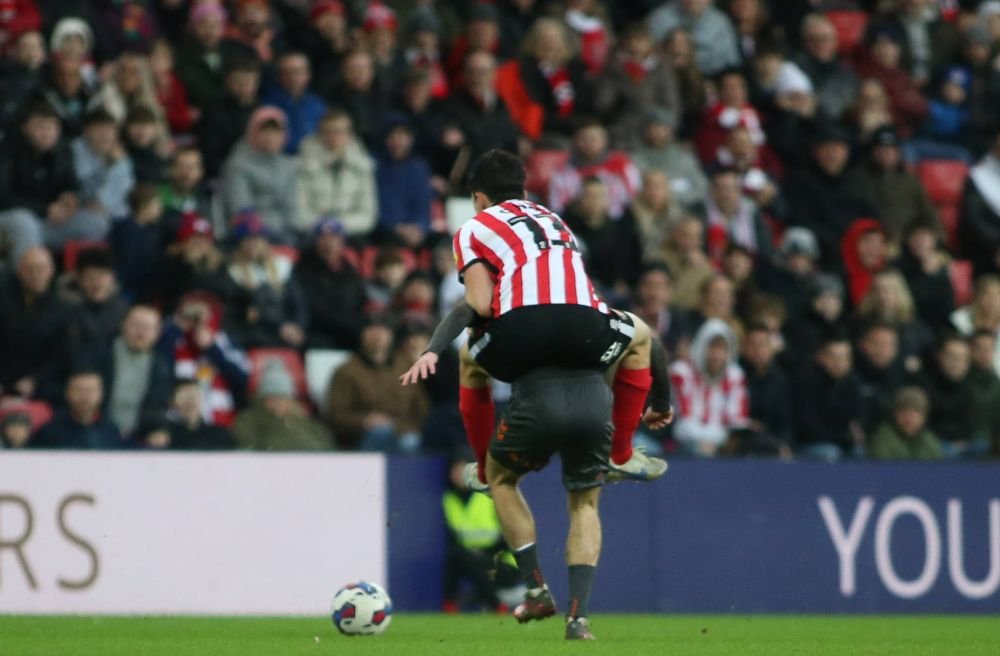 Faza anului vine din Anglia! Faultul incredibil al lui Luke O'Nien de la Sunderland: ”Sunt un idiot, așa că hai să ne distrăm”_5