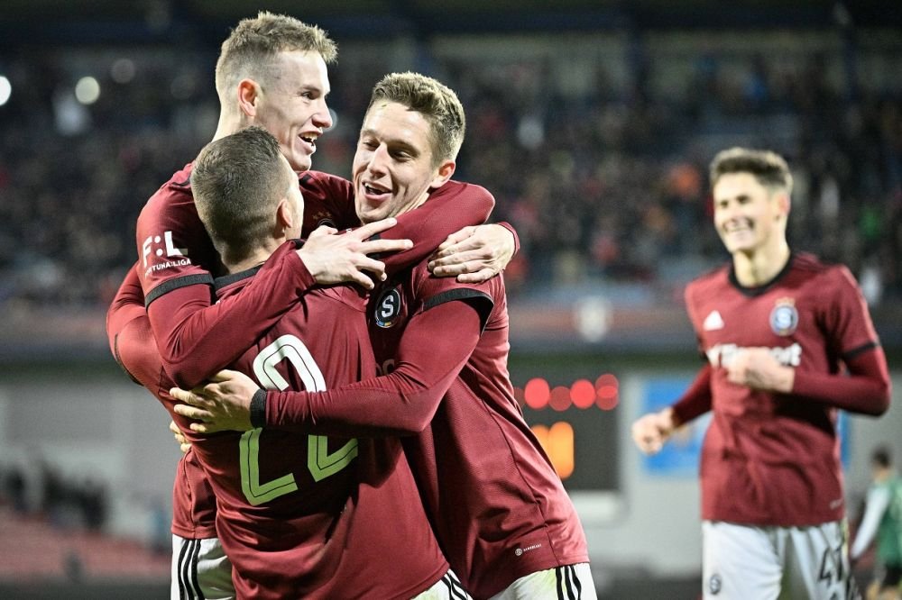 Ce s-a întâmplat la primul meci cu fotbalistul care a anunțat că este homosexual_3