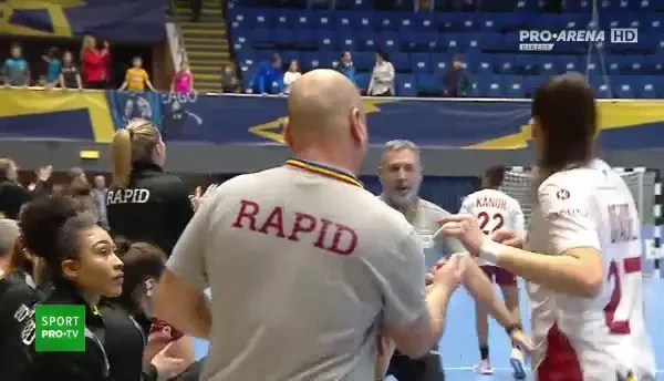 CSM București - Rapid | Start de meci cu parade spectaculoase