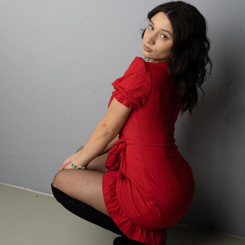 ”Nu sunt minoră, băieți!”. Cum s-a apărat modelul care i-a dat numărul de telefon lui Pedri de față cu iubitul ei_3