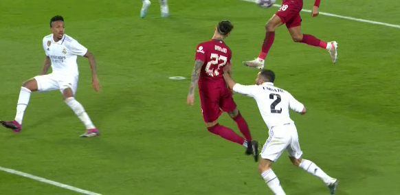 Ce scriu englezii după ce Istvan Kovacs i-a refuzat un penalty lui Liverpool în meciul cu Real Madrid_4
