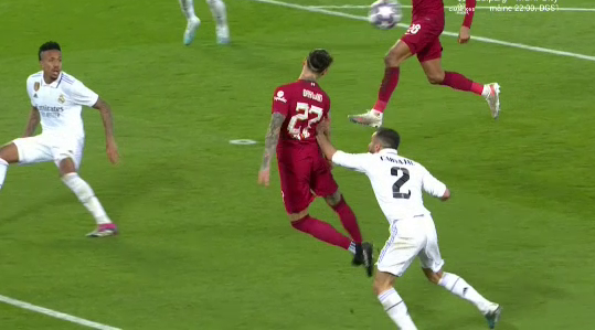 Ce scriu englezii după ce Istvan Kovacs i-a refuzat un penalty lui Liverpool în meciul cu Real Madrid_5