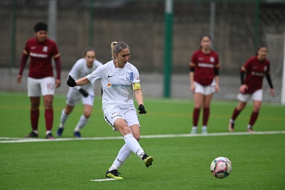 Numai portarul lui Gică Hagi n-a dat gol! Rapid București - Farul Constanța la fotbal feminin s-a terminat 2-15_2