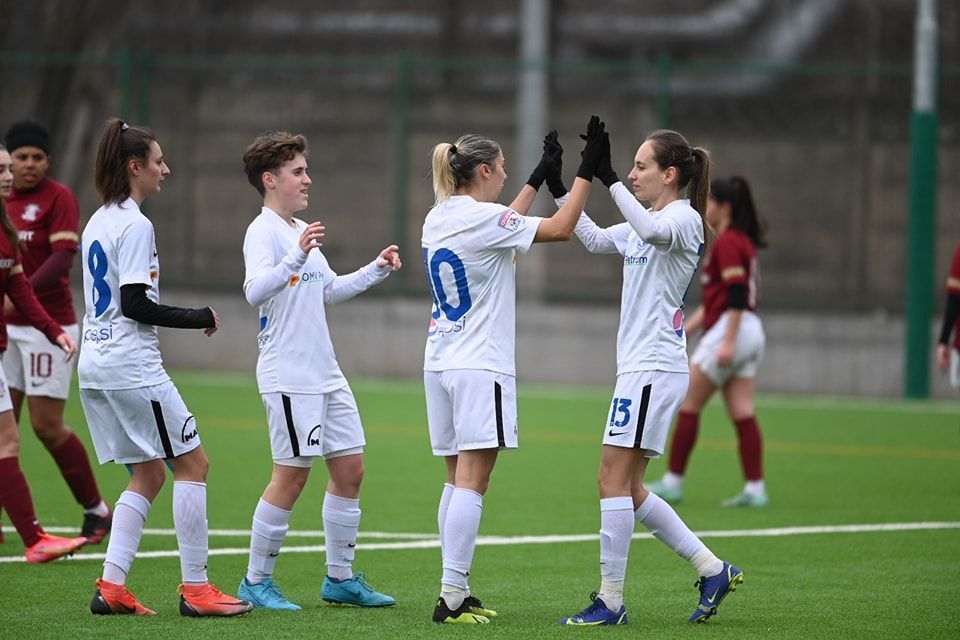 Numai portarul lui Gică Hagi n-a dat gol! Rapid București - Farul Constanța la fotbal feminin s-a terminat 2-15_3