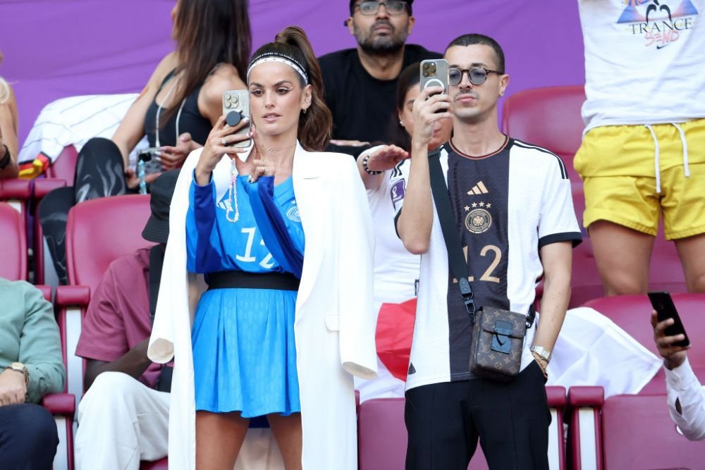 Indecent de sexy la 38 de ani! Cea mai hot parteneră de fotbalist a apărut aproape dezbrăcată la Carnavalul de la Rio! Imagini incendiare cu ținuta _106