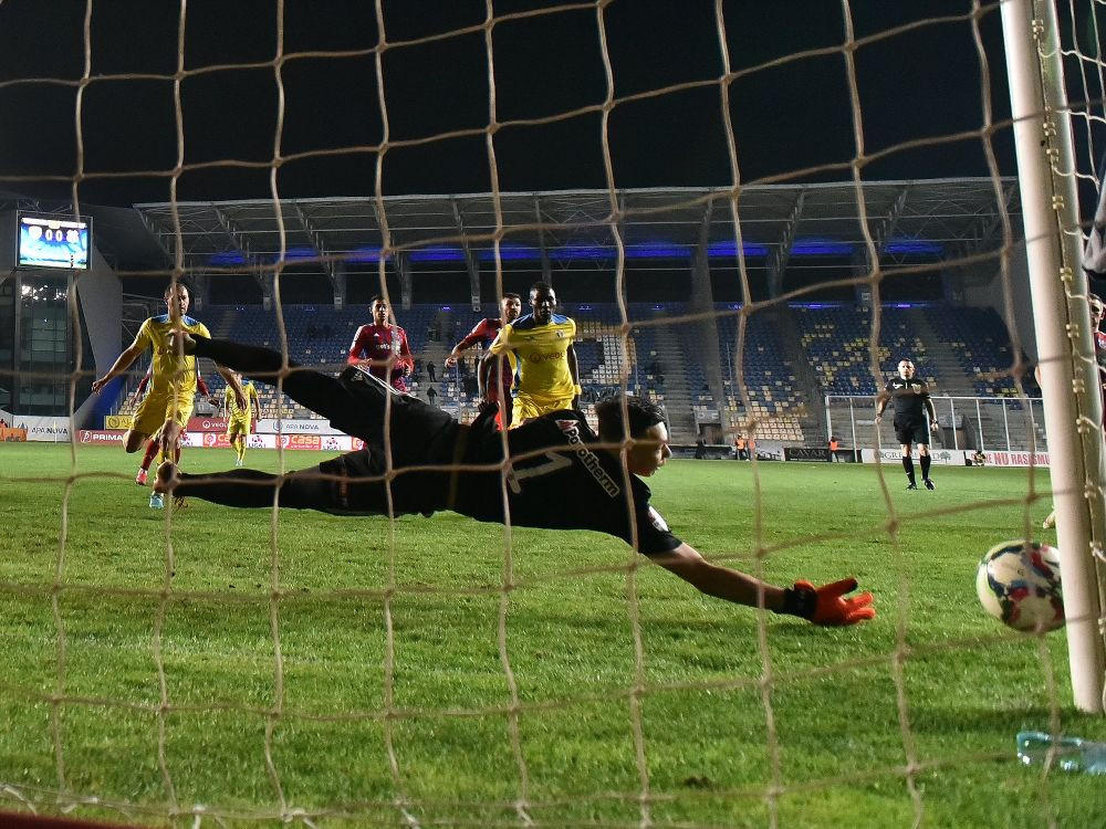 N-a acceptat statutul de rezervă! Portarul român care a semnat în Armenia pentru a reveni la națională_8