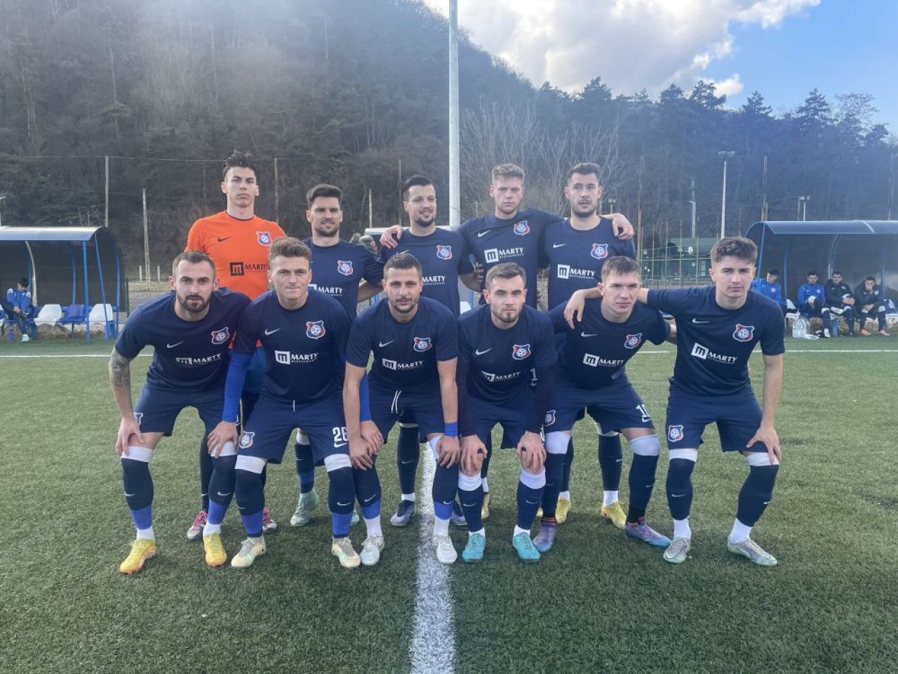 Ca la noi, la nimenea! Un meci de fotbal, arbitrat chiar de jucătorii gazdelor. „Centralul” avea treabă la 15:00 și a plecat_1