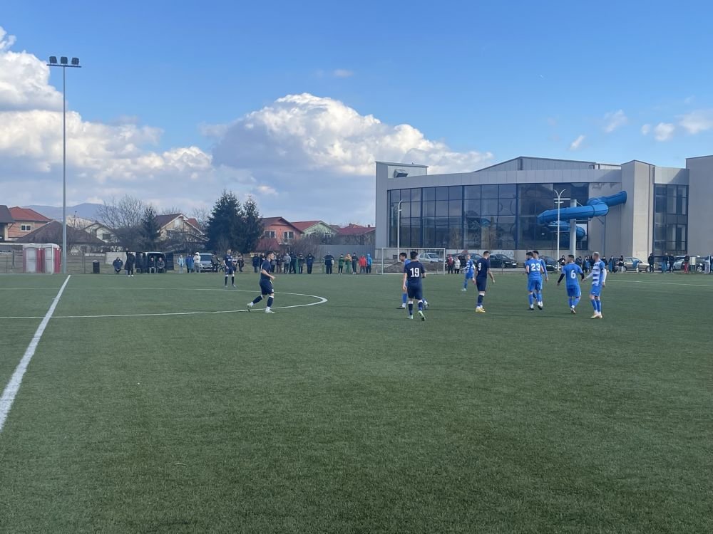 Ca la noi, la nimenea! Un meci de fotbal, arbitrat chiar de jucătorii gazdelor. „Centralul” avea treabă la 15:00 și a plecat_3