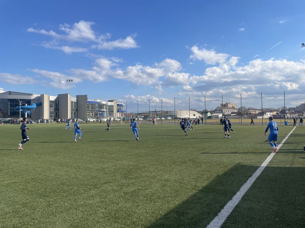 Ca la noi, la nimenea! Un meci de fotbal, arbitrat chiar de jucătorii gazdelor. „Centralul” avea treabă la 15:00 și a plecat_6