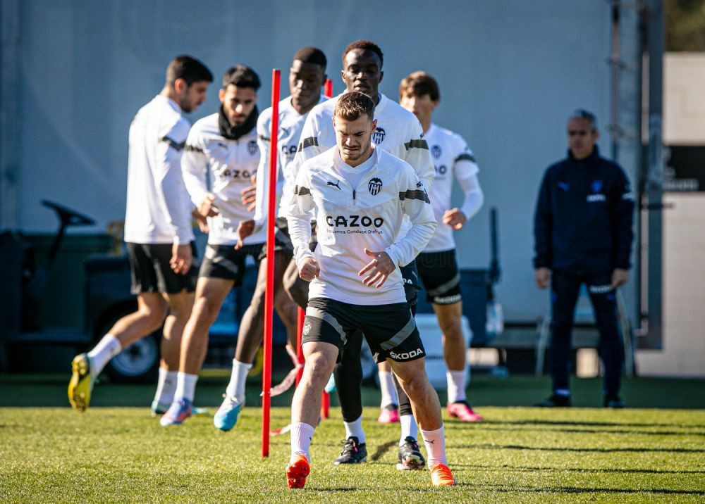 Dezastru la Valencia! Echipa a ajuns la șase înfrângeri consecutive și fanii îi cer patronului să plece_6