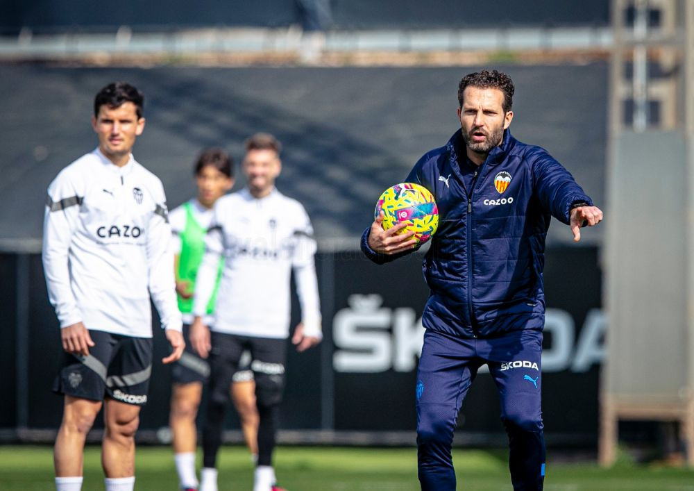 Dezastru la Valencia! Echipa a ajuns la șase înfrângeri consecutive și fanii îi cer patronului să plece_12