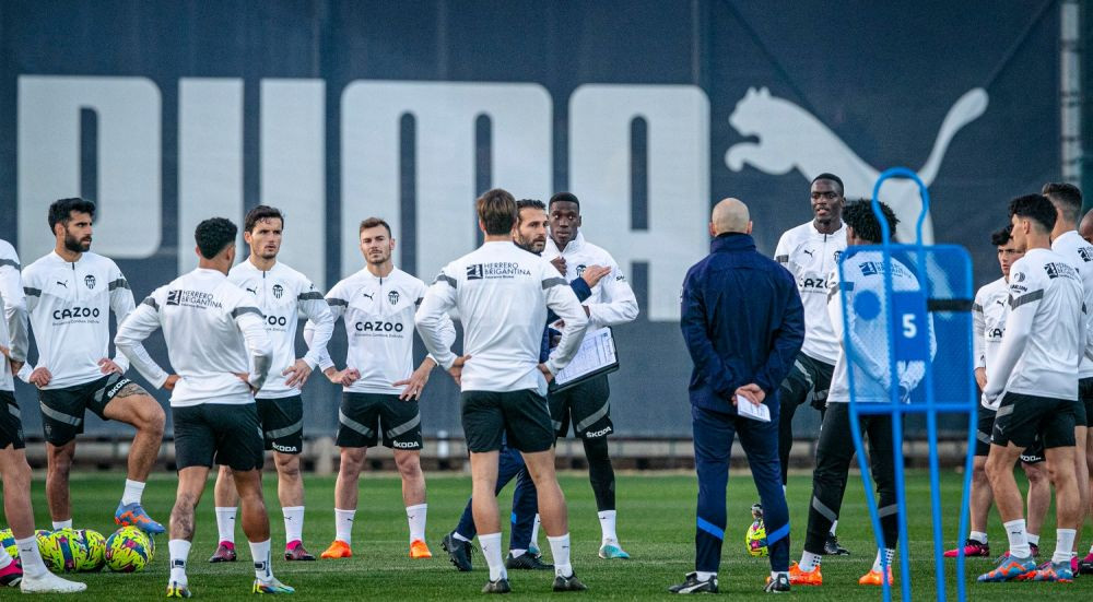 Dezastru la Valencia! Echipa a ajuns la șase înfrângeri consecutive și fanii îi cer patronului să plece_15