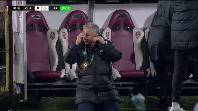 Dan Petrescu, &icirc;n genunchi! Antrenorul lui CFR Cluj, exasperat după ratarea lui Krasniqi
