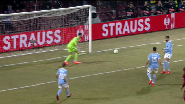 Dan Petrescu, în genunchi! Antrenorul lui CFR Cluj, exasperat după ratarea lui Krasniqi_5