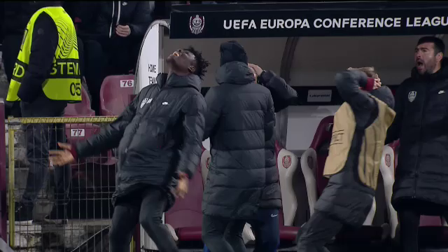 Dan Petrescu, în genunchi! Antrenorul lui CFR Cluj, exasperat după ratarea lui Krasniqi_6