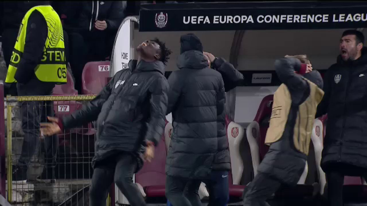 Dan Petrescu, în genunchi! Antrenorul lui CFR Cluj, exasperat după ratarea lui Krasniqi_6