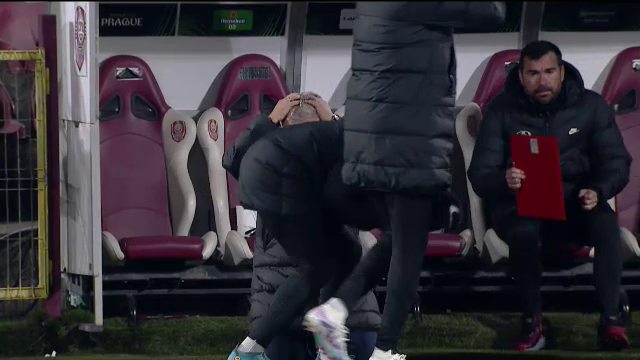 Dan Petrescu, în genunchi! Antrenorul lui CFR Cluj, exasperat după ratarea lui Krasniqi_9