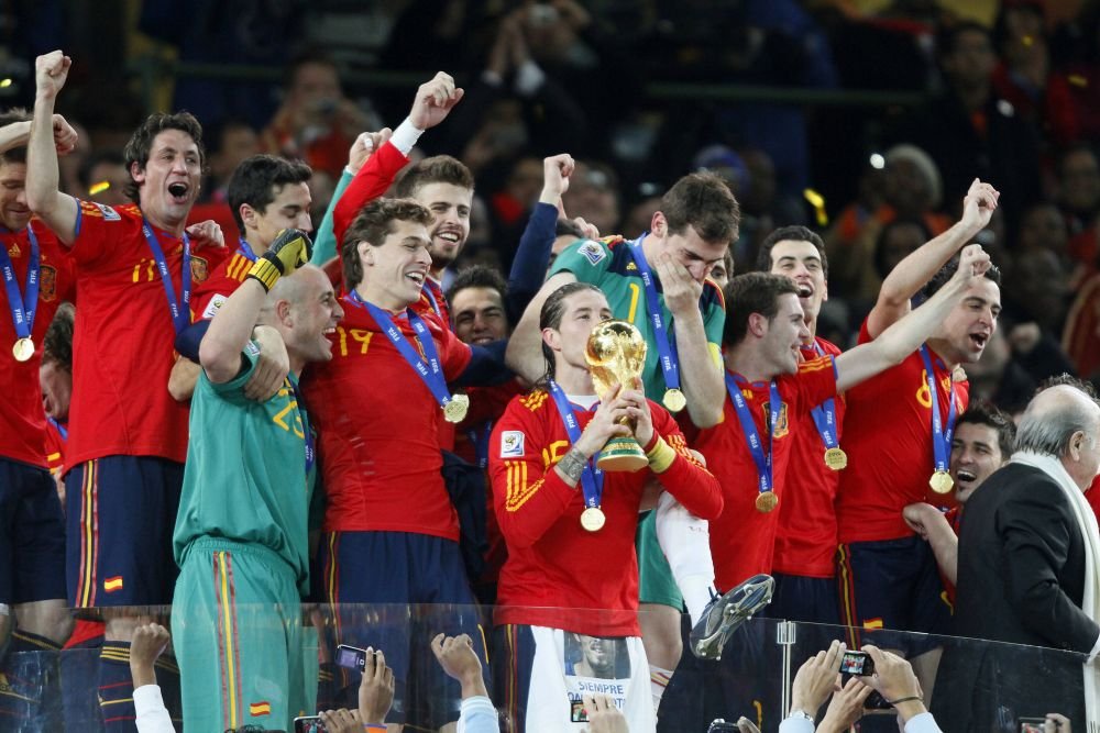 Sergio Ramos s-a retras din națională. Imagini de colecție cu fostul căpitan al Spaniei_4