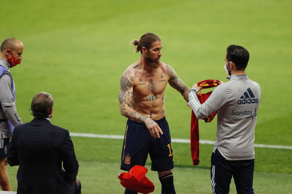 Sergio Ramos s-a retras din națională. Imagini de colecție cu fostul căpitan al Spaniei_11