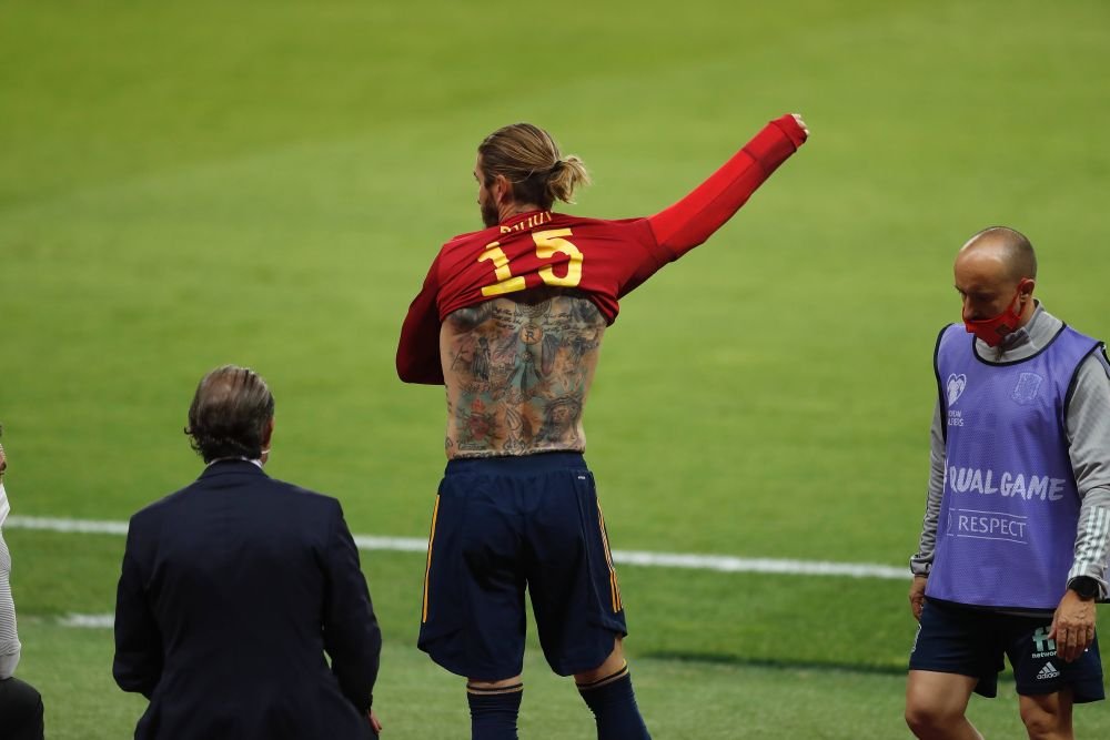 Sergio Ramos s-a retras din națională. Imagini de colecție cu fostul căpitan al Spaniei_12