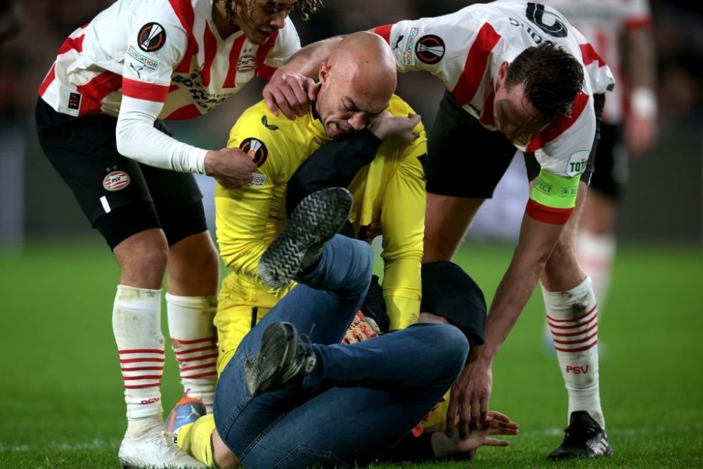 Ce a declarat Marko Dmitrovic, portarul atacat în timpul meciului de un suporter al lui PSV, după incidentul violent _3