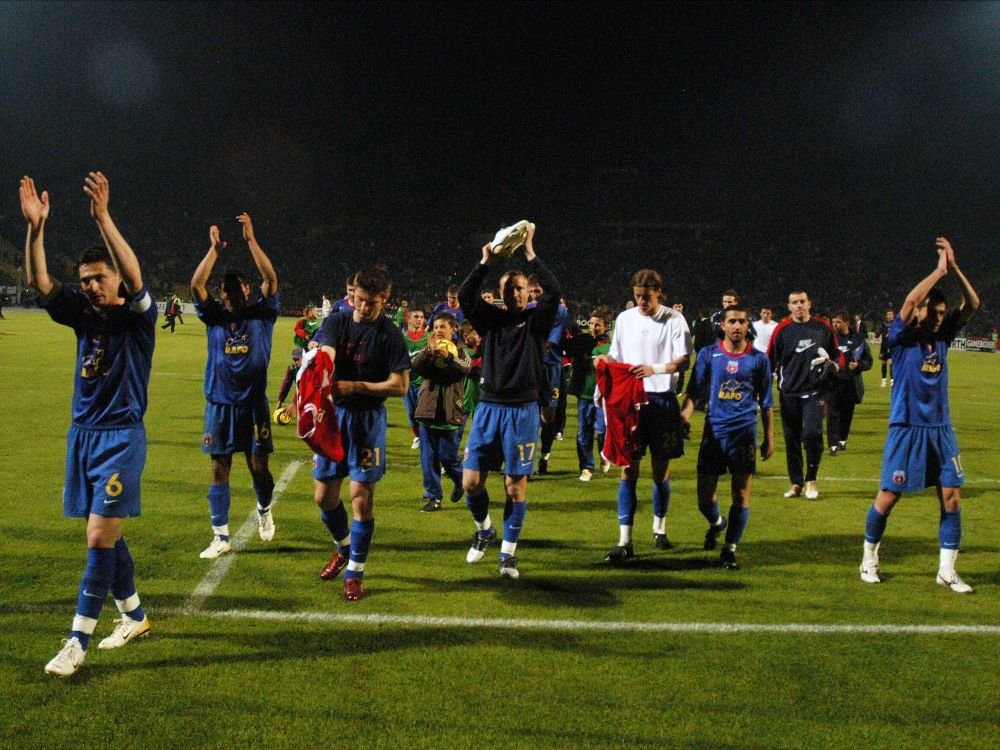A început fotbalul în cizme de cauciuc, dar a ajuns la FCSB, apoi la St. Etienne. Antrenorul francez avea 25 de CD-uri cu el_3