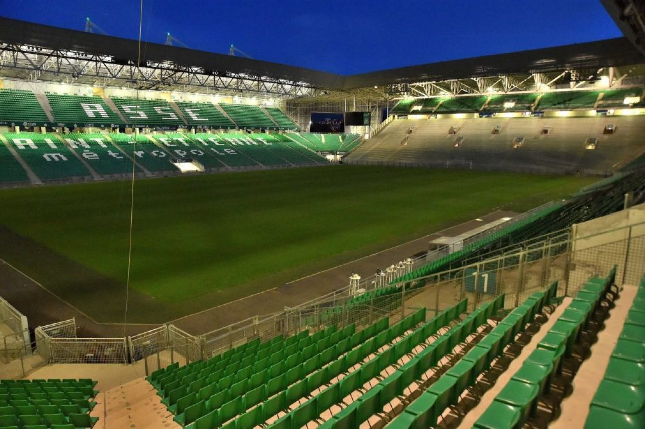 A început fotbalul în cizme de cauciuc, dar a ajuns la FCSB, apoi la St. Etienne. Antrenorul francez avea 25 de CD-uri cu el_1