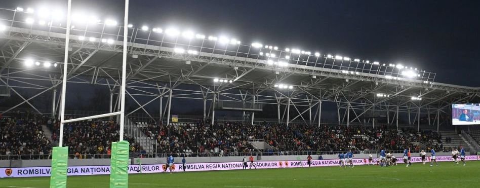 Ca la noi, la nimeni! &Icirc;n Rom&acirc;nia, trei bărbați au furat acoperișul stadionului&nbsp;