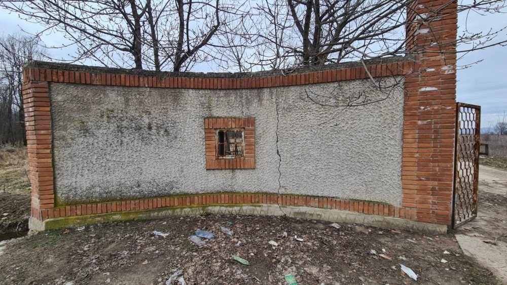 Ca la noi, la nimeni! În România, trei bărbați au furat acoperișul stadionului _4