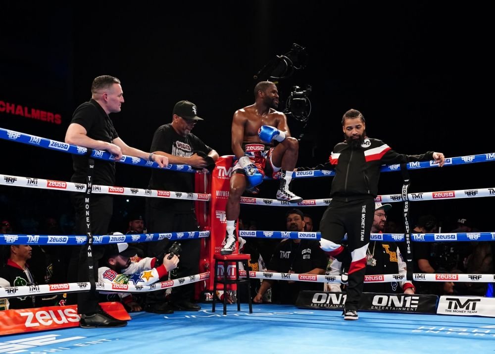 Dezastru la primul meci al lui Mayweather în Marea Britanie! Ce s-a întâmplat în duelul cu Chalmers: „Nu e ieftin să ai avioane private și 42 de case!” _6