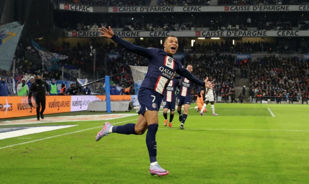 Apărați de stewarzi la celebrarea golurilor! Secvențe incredibile cu Lionel Messi și Kylian Mbappe în meciul cu Olympique Marseille_2